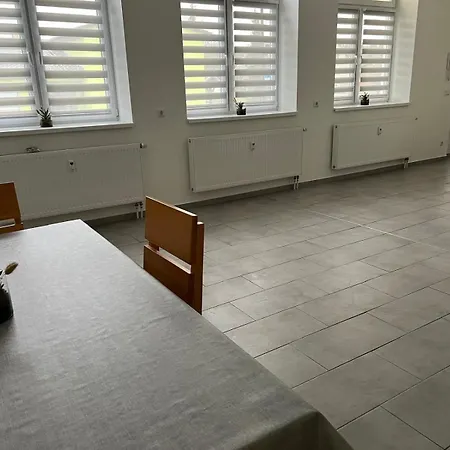 Grosse Moeblierte Zu Vermieten Inkl Parkplatz , Garten
